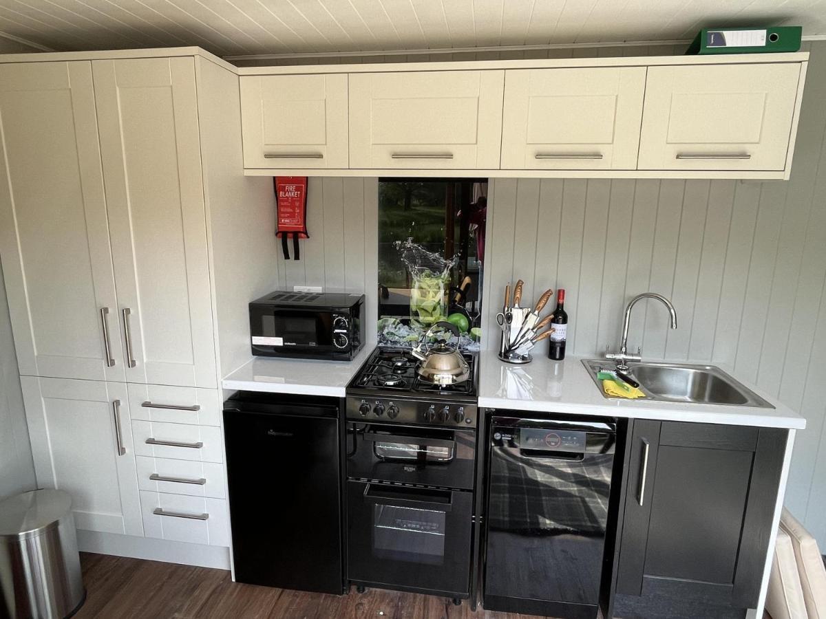 Oak Boutique Lodge Includes Hot Tub Air Con & Dog York Luaran gambar